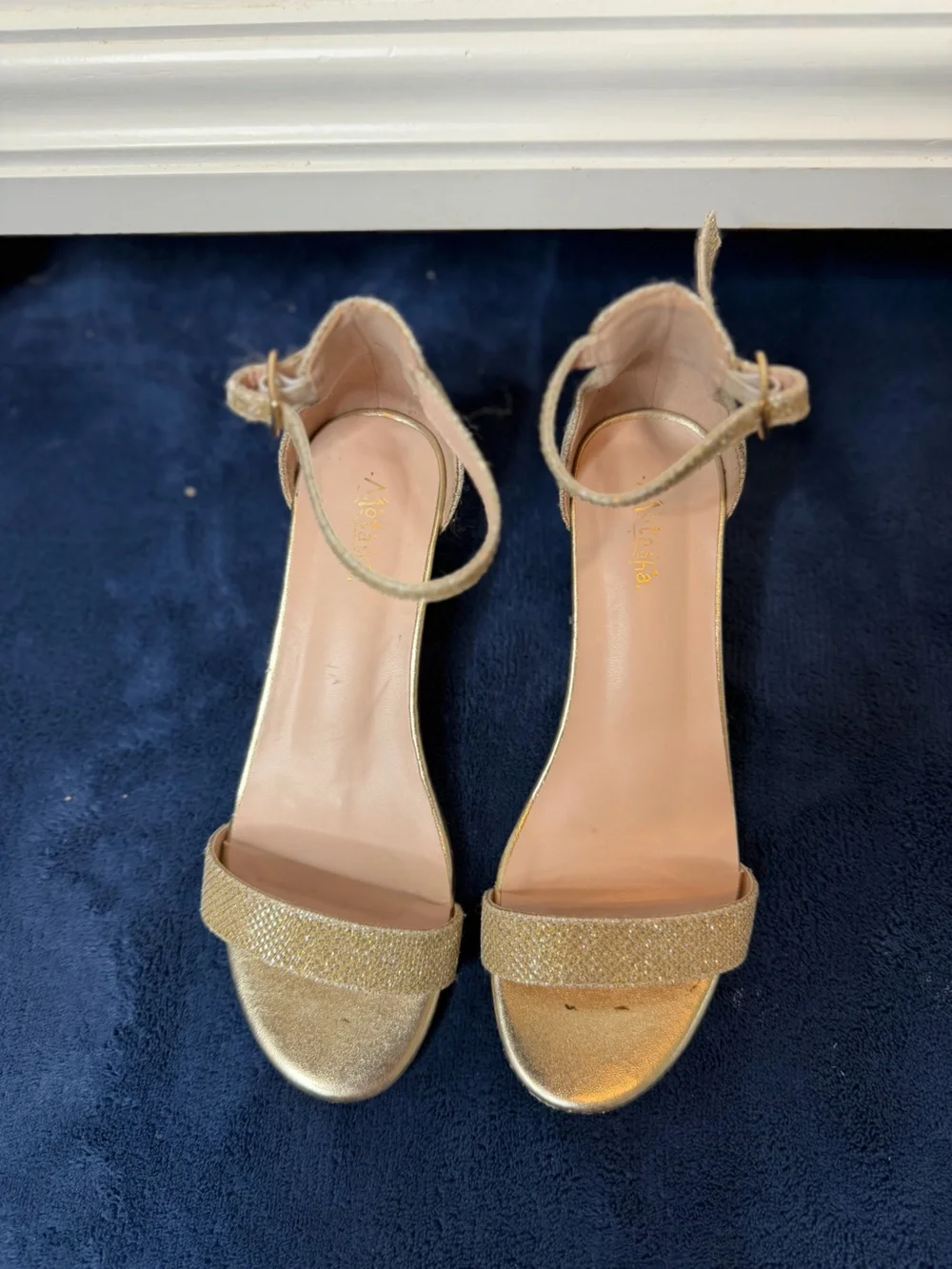 Motasha Girls Gold Glitter Low Heel Dress Sandals – Size 3
